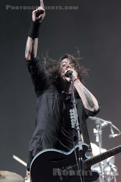 FOO FIGHTERS - 2011-08-26 - SAINT CLOUD - Domaine National - Grande Scene - 